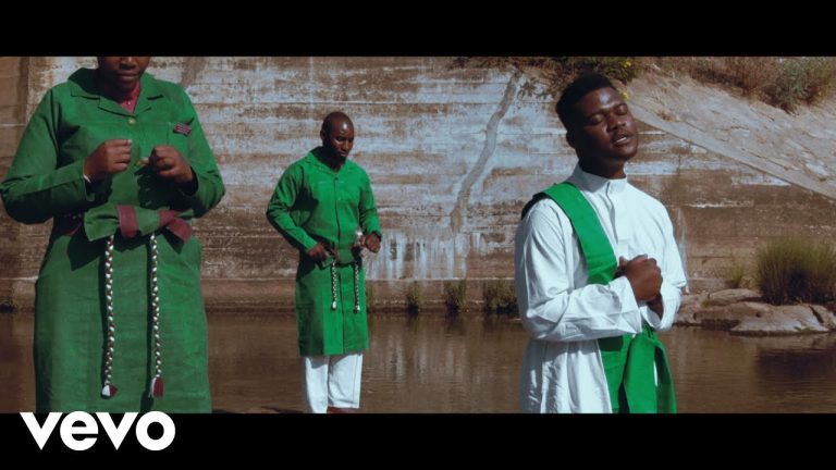 Mlindo The Vocalist ft. Mthunzi – Kuyeka Ukukhanya (Video)