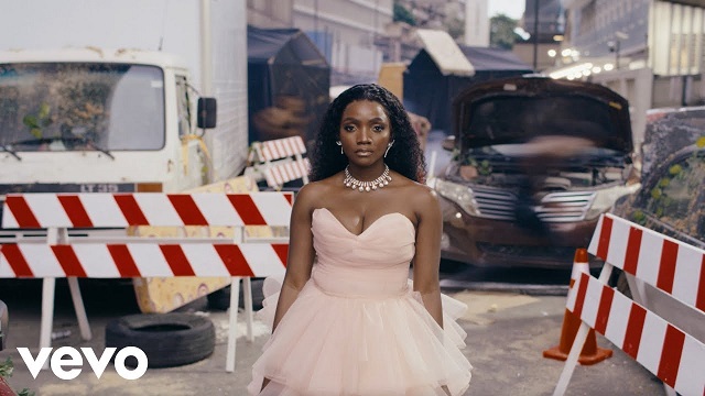 Simi – Stranger (Video)